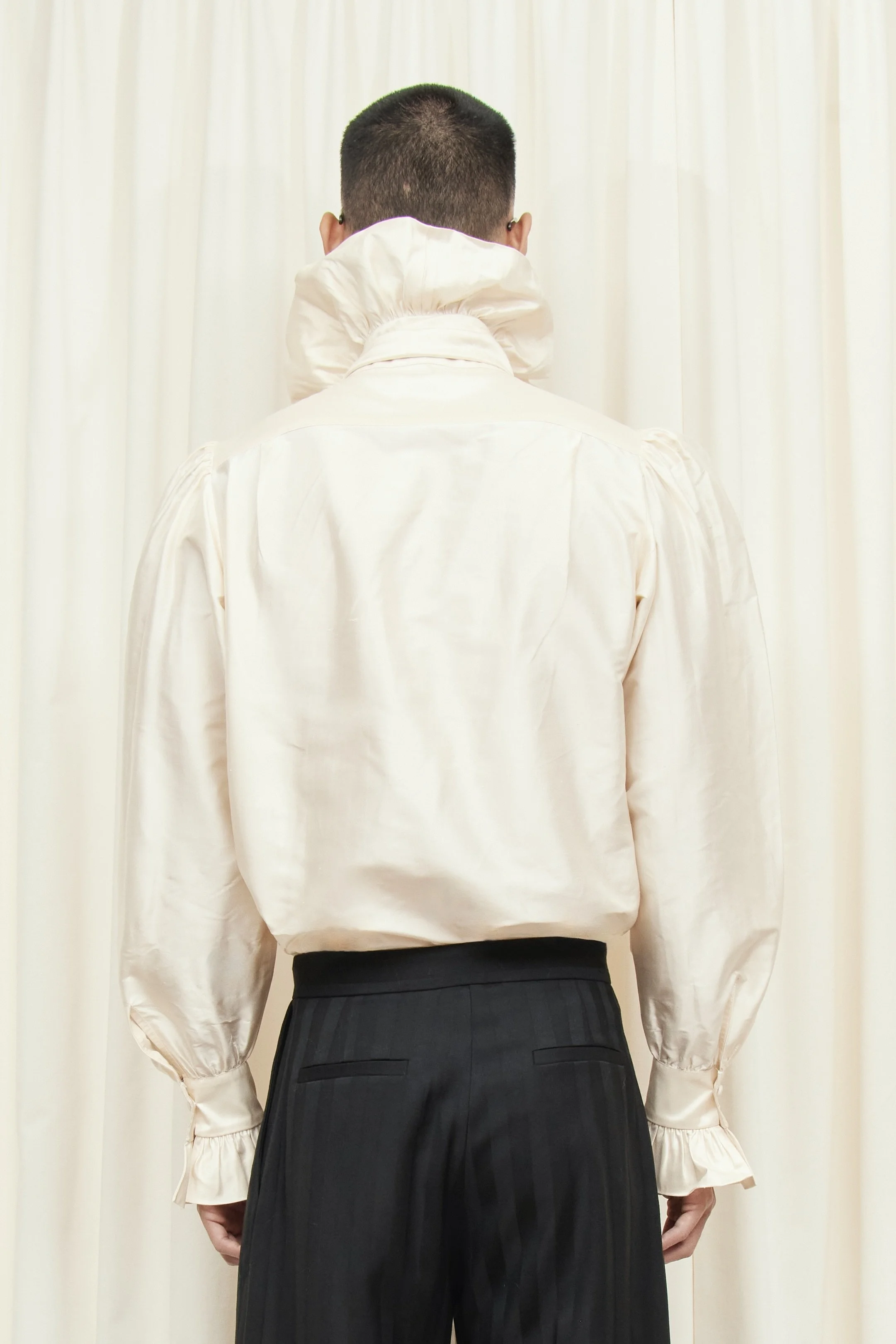 【完売・未使用】bow.a BOUQUET BLOUSE Simone Oversized Bow Blouse - ivory Silk Taffeta — Tanner Fletcher